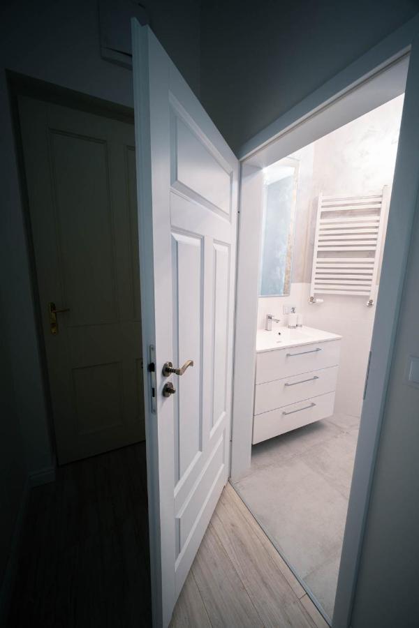 Apartament Grey Pearl Downtown Appartamento Varsavia Esterno foto